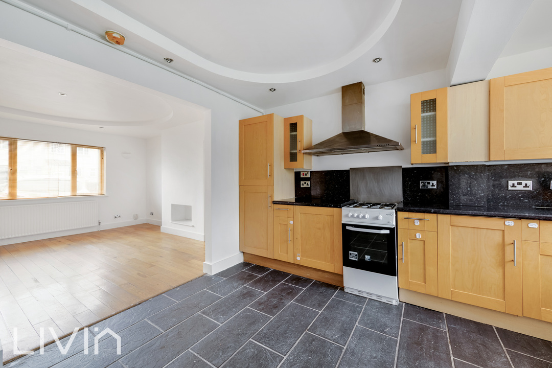 2 bed terraced house to rent in Coldharbour Road, Croydon 5