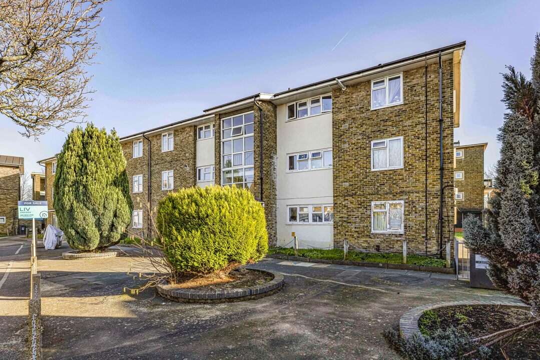 2 bed apartment for sale in Selhurst Place, South Norwood, SE25