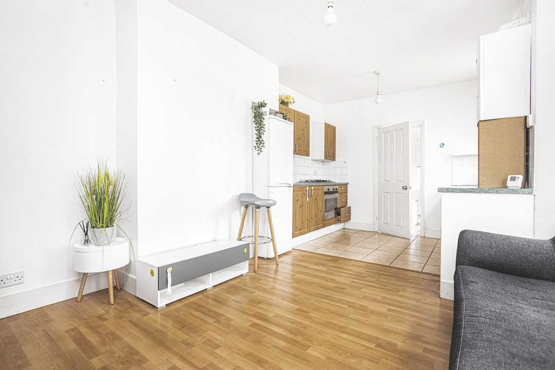2 bed apartment to rent in Saviours Road, Croydon  - Property Image 8