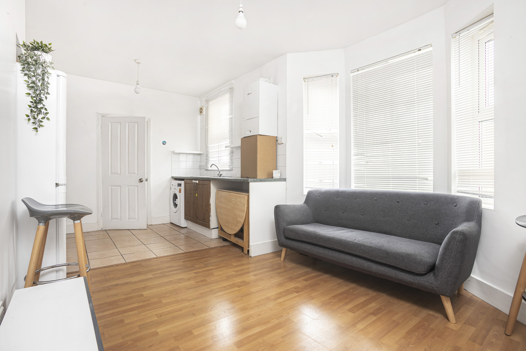 2 bed apartment to rent, Croydon  - Property Image 9