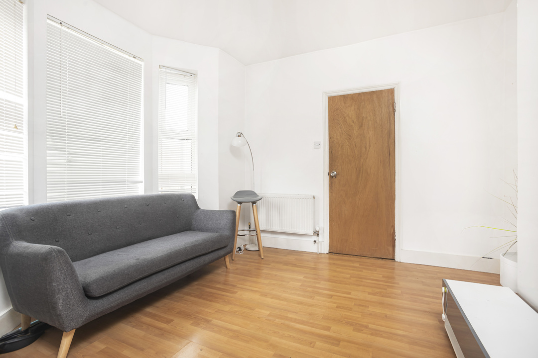 2 bed apartment to rent, Croydon  - Property Image 10