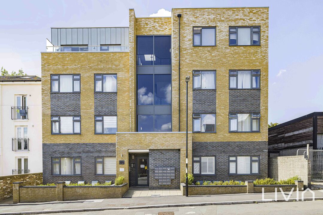 2 bed apartment for sale in Montague Road, Croydon - Property Image 1