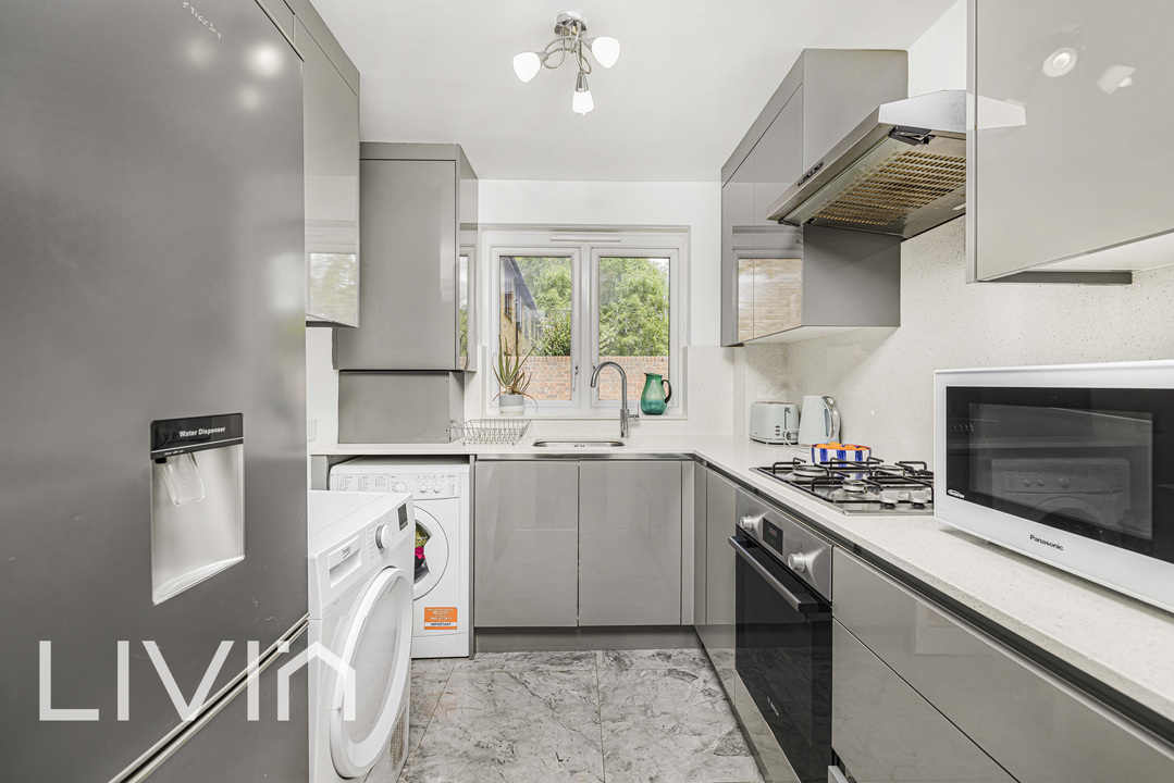 1 bed apartment for sale in Torrington Square, Croydon 3