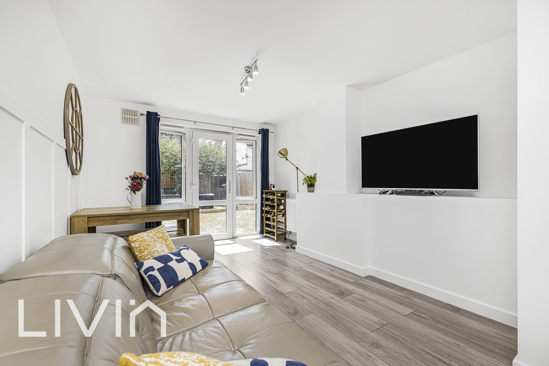 1 bed apartment for sale in Torrington Square, Croydon 5