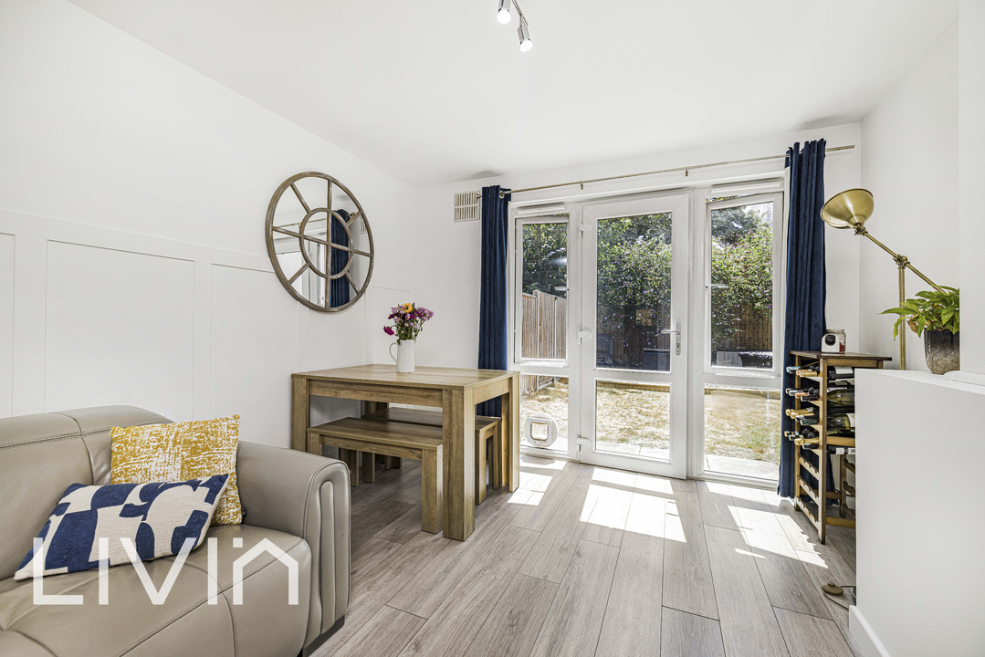 1 bed apartment for sale in Torrington Square, Croydon 6