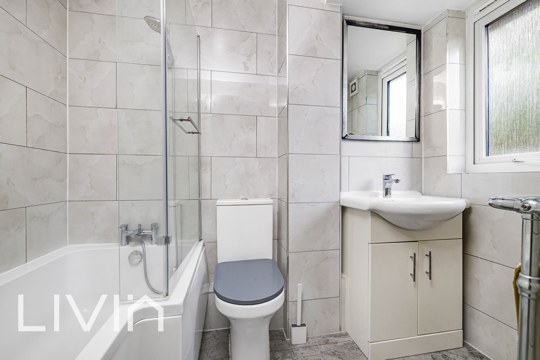 1 bed apartment for sale in Torrington Square, Croydon 10