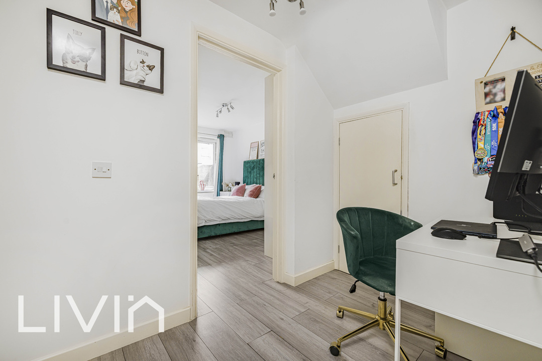 1 bed apartment for sale in Torrington Square, Croydon 11