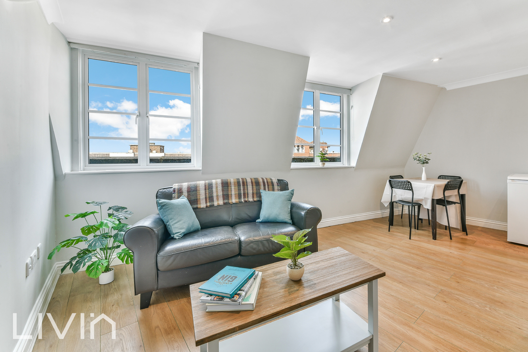 2 bed apartment for sale in Streatham Hill, London  - Property Image 2