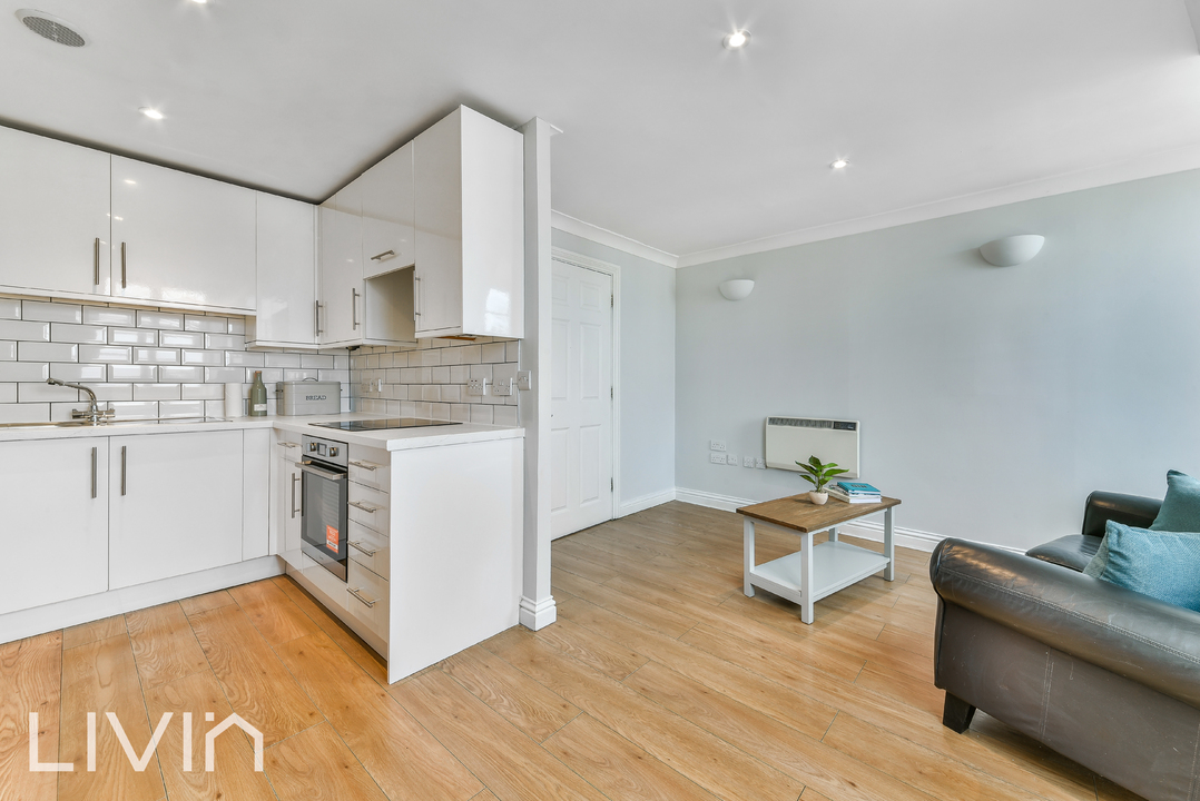 2 bed apartment for sale in Streatham Hill, London  - Property Image 5