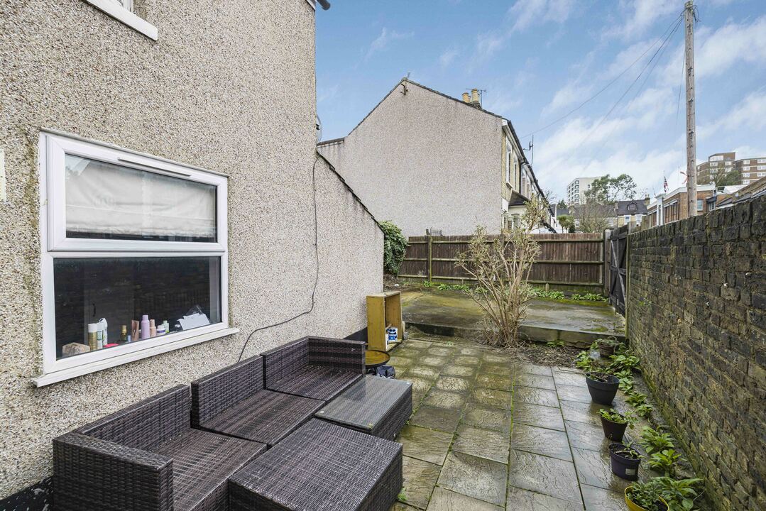 1 bed apartment for sale in Southbridge Road, Croydon 4