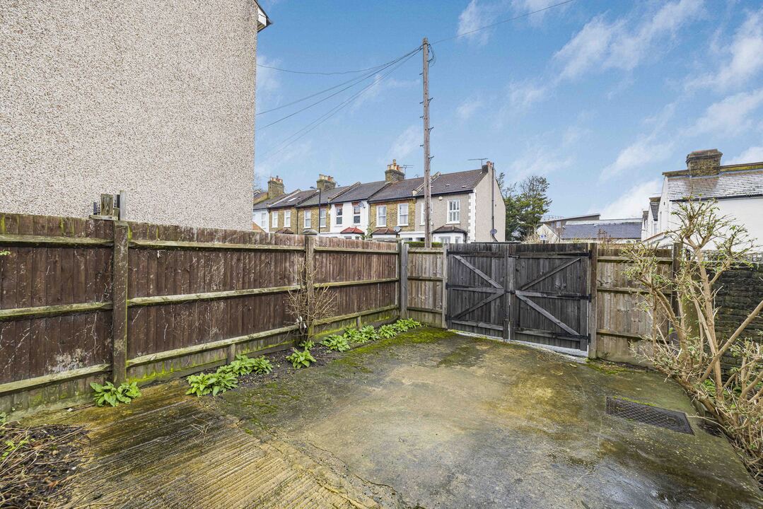 1 bed apartment for sale in Southbridge Road, Croydon 10