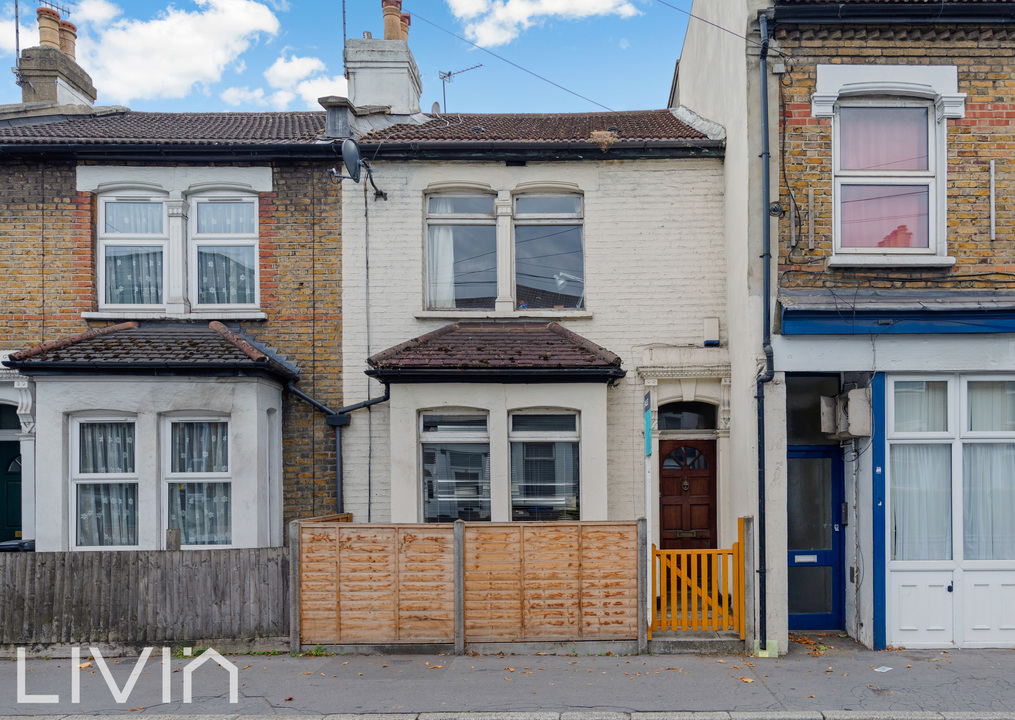 3 bed terraced house for sale in Southbridge Road, Croydon - Property Image 1