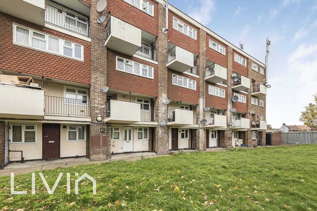 Studio flat for sale in Wisbeach Road, Croydon  - Property Image 10