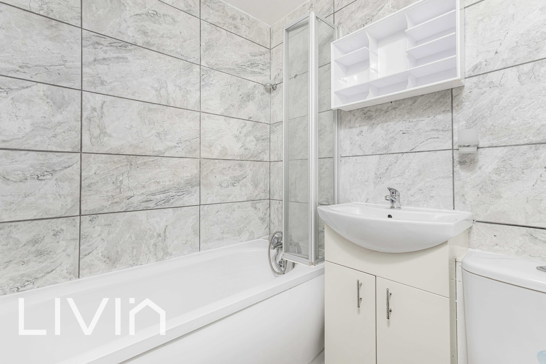 Studio flat for sale in Wisbeach Road, Croydon  - Property Image 9