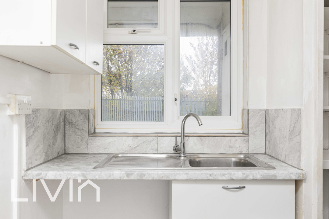 Studio flat for sale in Wisbeach Road, Croydon 6