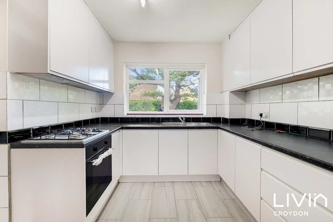 3 bed terraced house to rent in Bracewood Gardens, Croydon 3