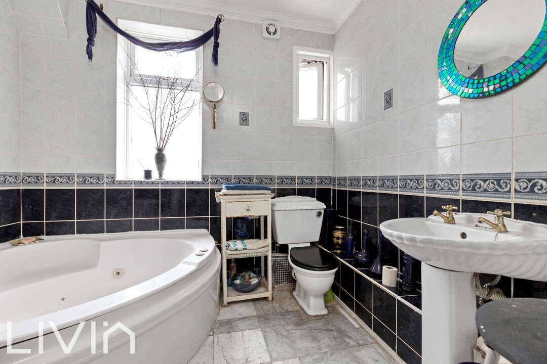 4 bed terraced house for sale in Fairlands Avenue, Thornton Heath  - Property Image 11