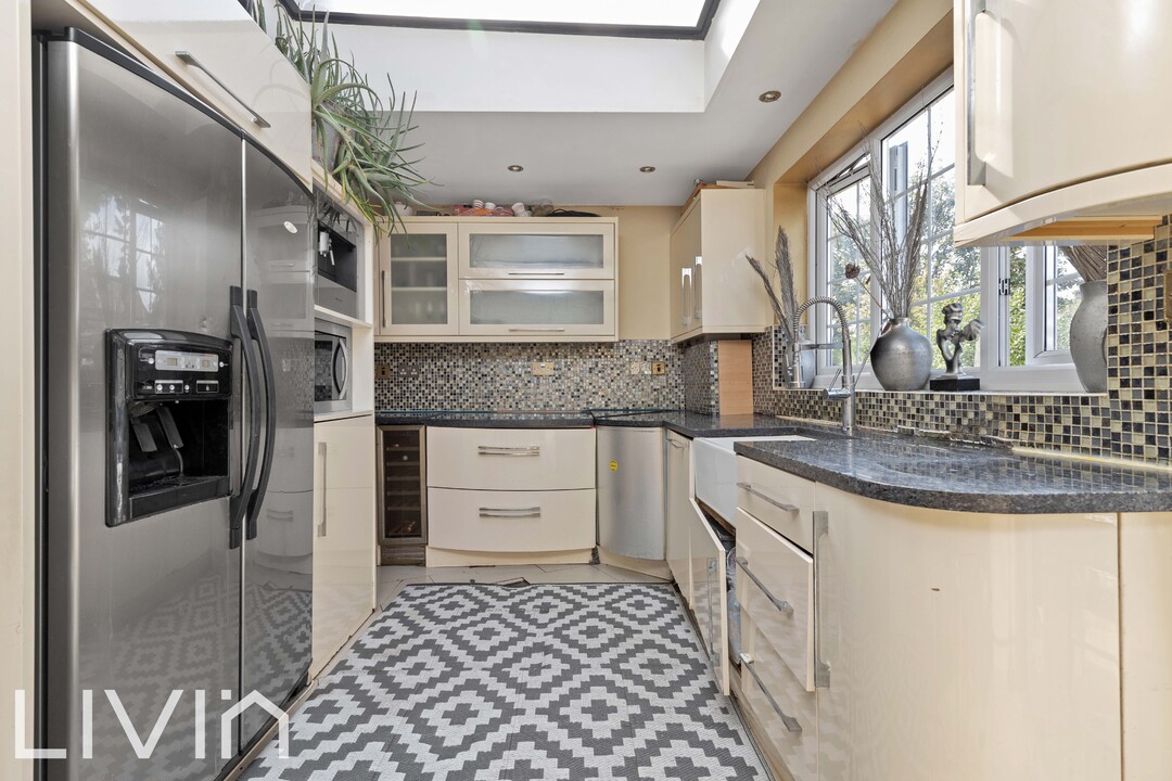 4 bed terraced house for sale in Fairlands Avenue, Thornton Heath  - Property Image 7