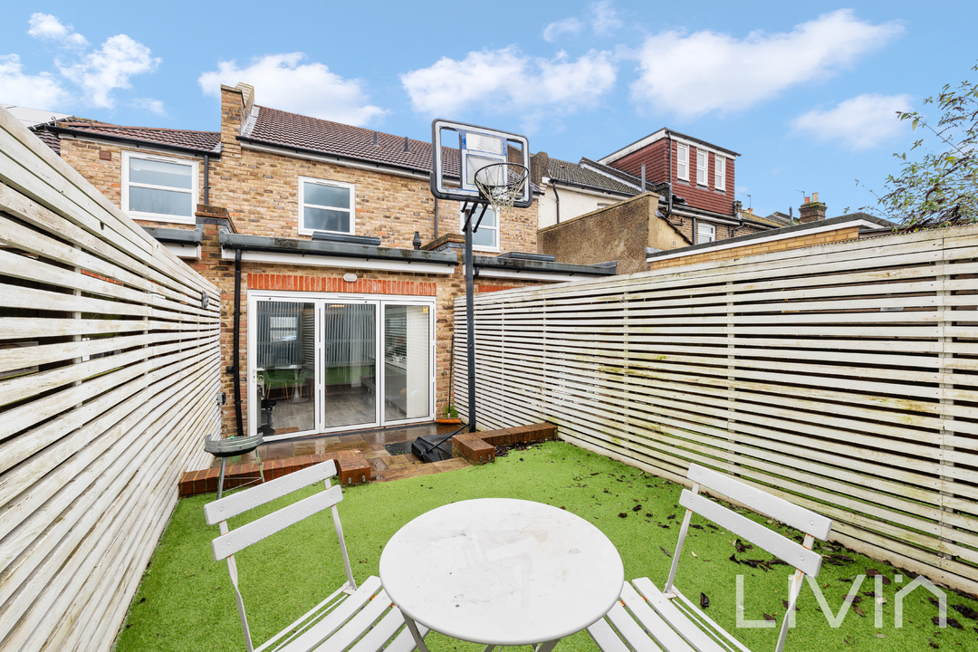 1 bed terraced house for sale in Lamberts Place, Croydon  - Property Image 2