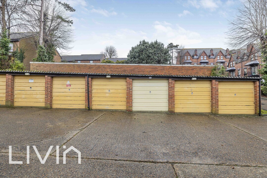 1 bed terraced house for sale in Ardent Close, London  - Property Image 13