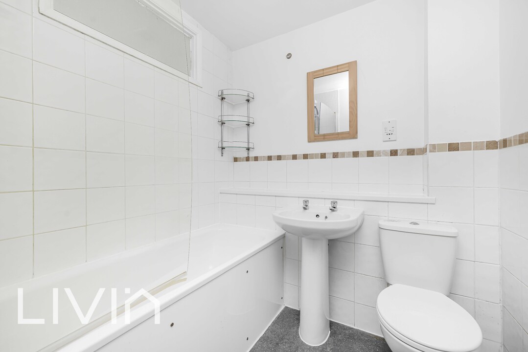 1 bed terraced house for sale in Ardent Close, London  - Property Image 11