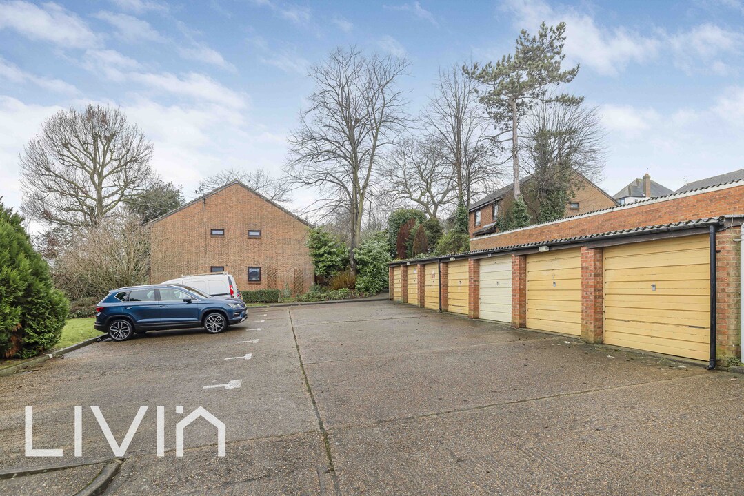 1 bed terraced house for sale in Ardent Close, London  - Property Image 12