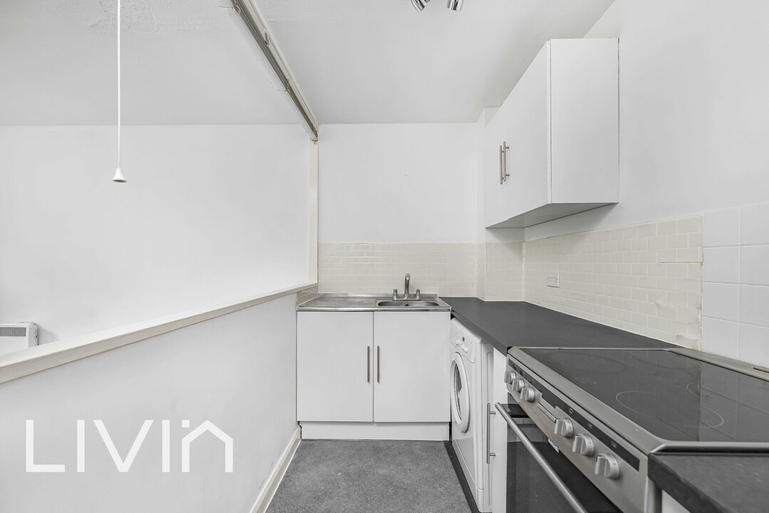 1 bed terraced house for sale in Ardent Close, London  - Property Image 5