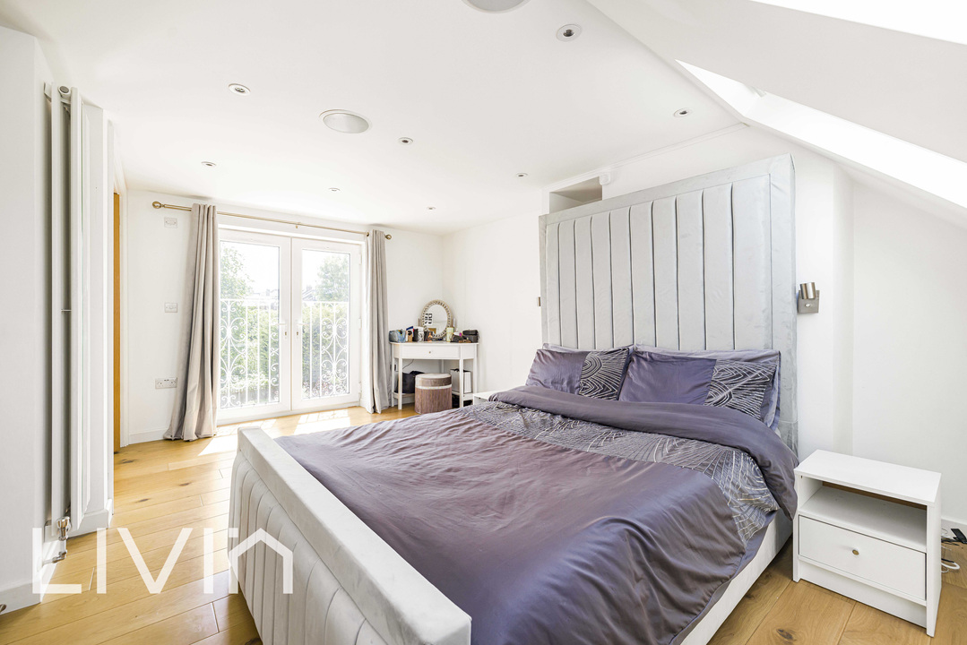 4 bed terraced house for sale in Crown Dale, London  - Property Image 15