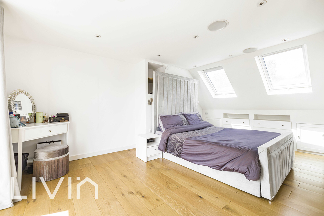 4 bed terraced house for sale in Crown Dale, London  - Property Image 17
