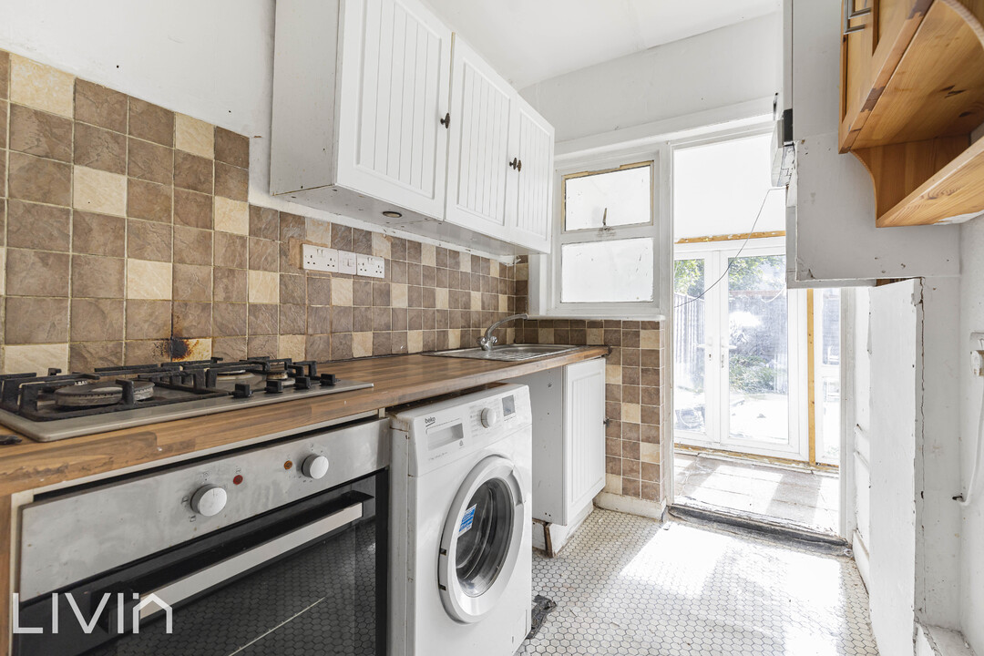 3 bed terraced house for sale in Torridge Road, Thornton Heath 2
