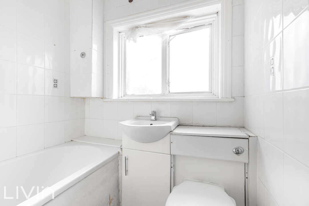 3 bed terraced house for sale in Torridge Road, Thornton Heath 9