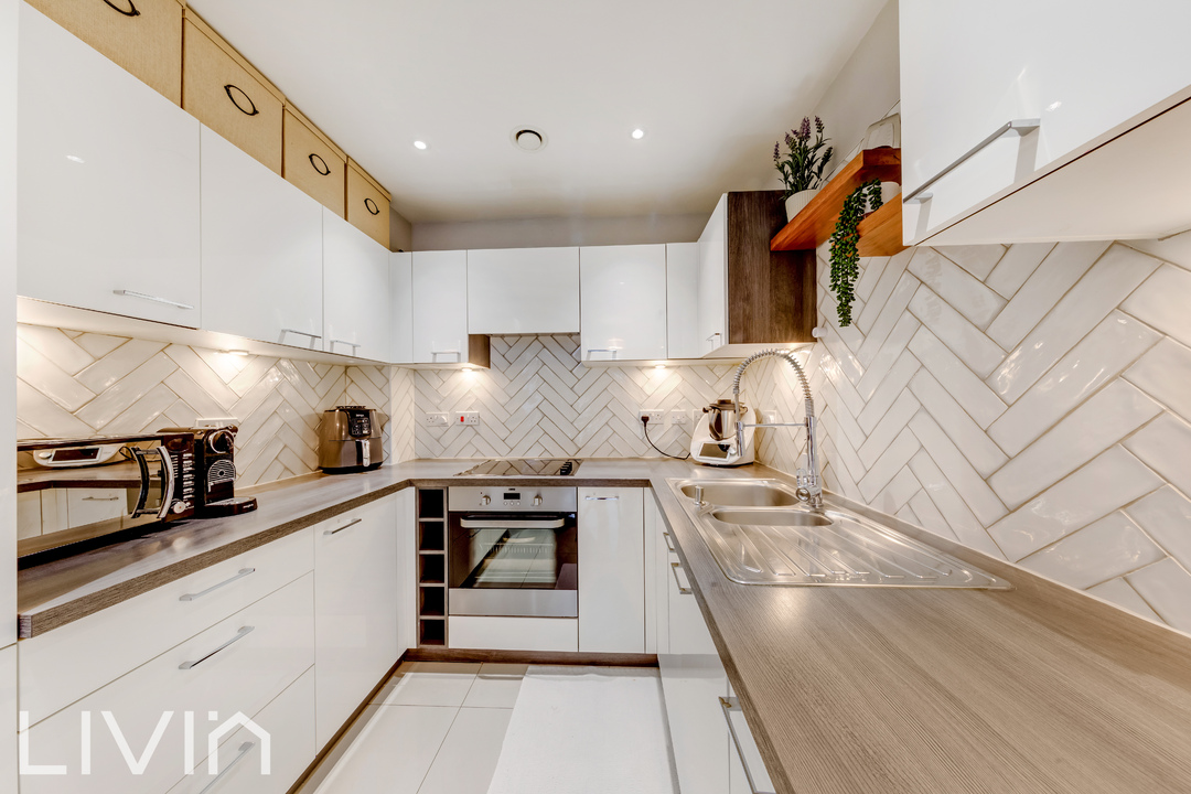 2 bed apartment for sale in Palladian Court, Croydon 1