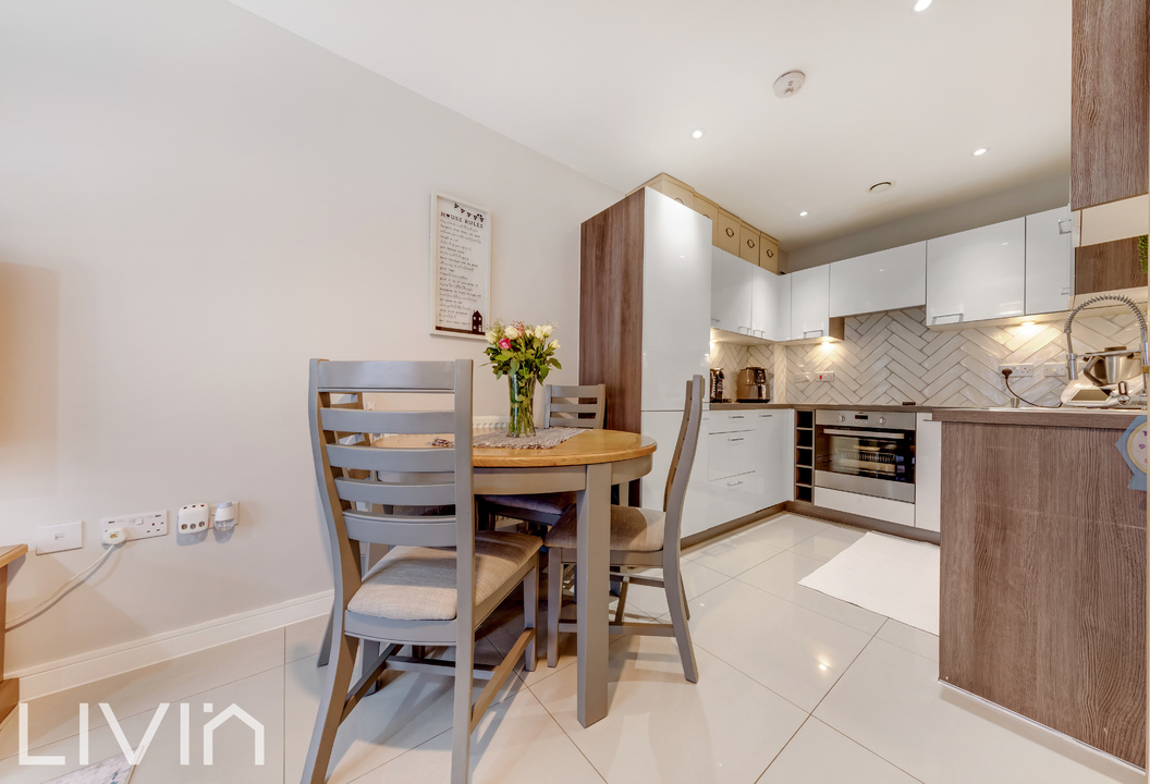 2 bed apartment for sale in Palladian Court, Croydon 6