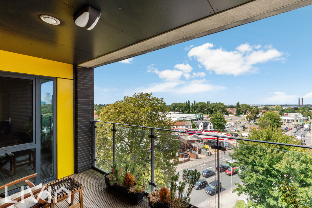 2 bed apartment for sale in Purley Way, Croydon 3