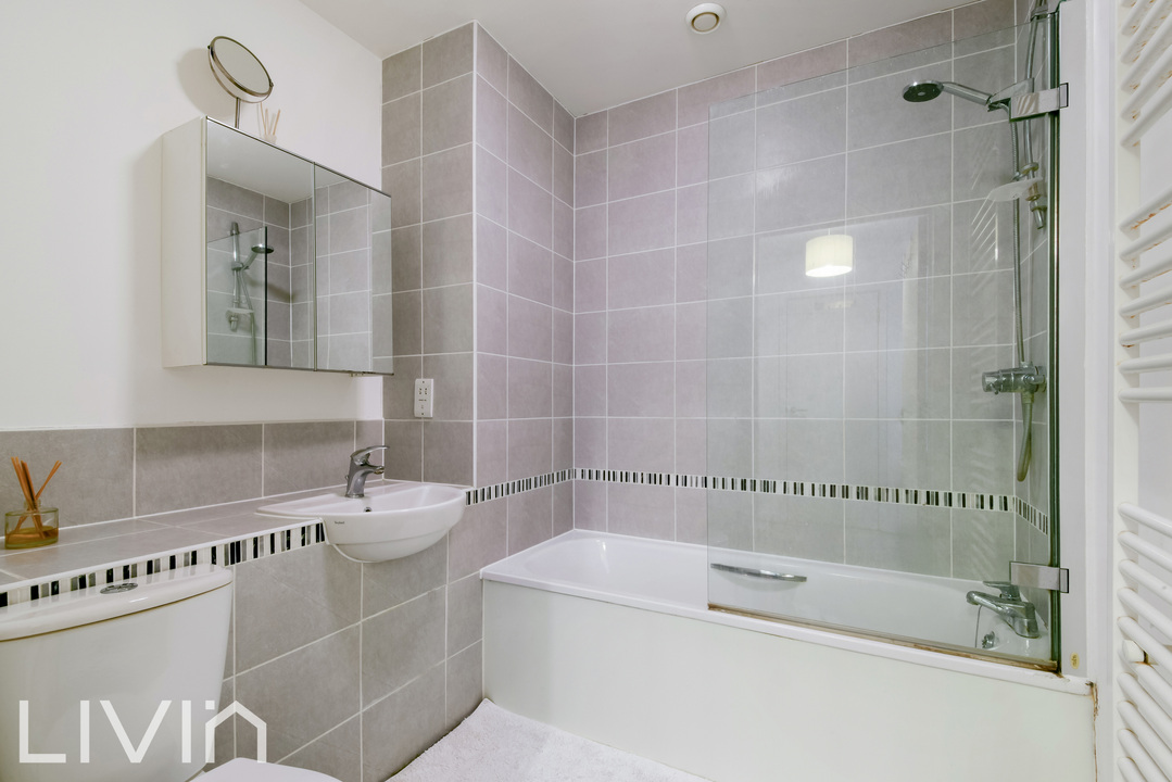 2 bed apartment for sale in Purley Way, Croydon 8