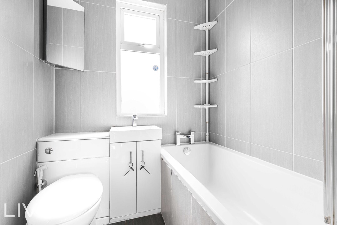 3 bed terraced house for sale in Beverstone Road, Thornton Heath 11