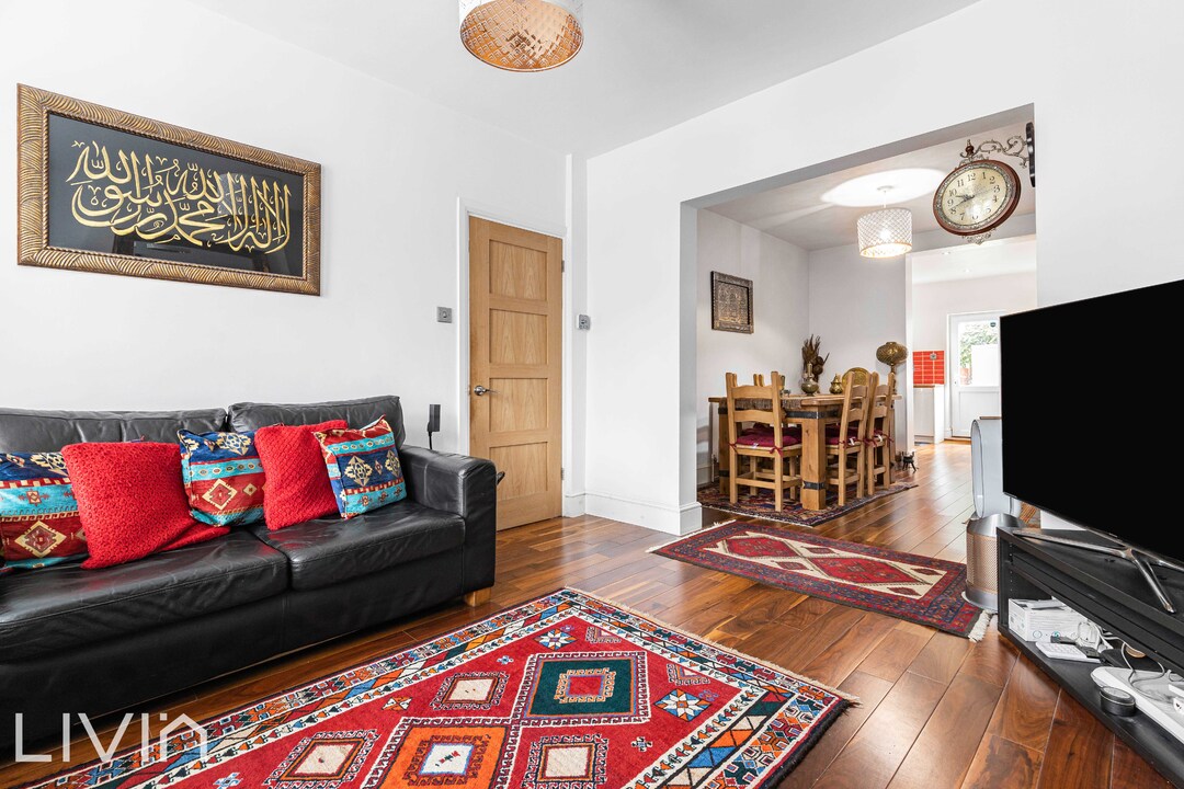 3 bed terraced house for sale in Beverstone Road, Thornton Heath  - Property Image 4