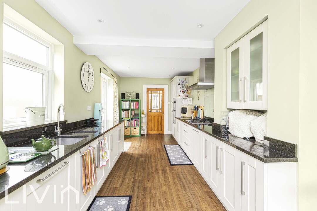 3 bed terraced house for sale in Warren Road, Croydon  - Property Image 8