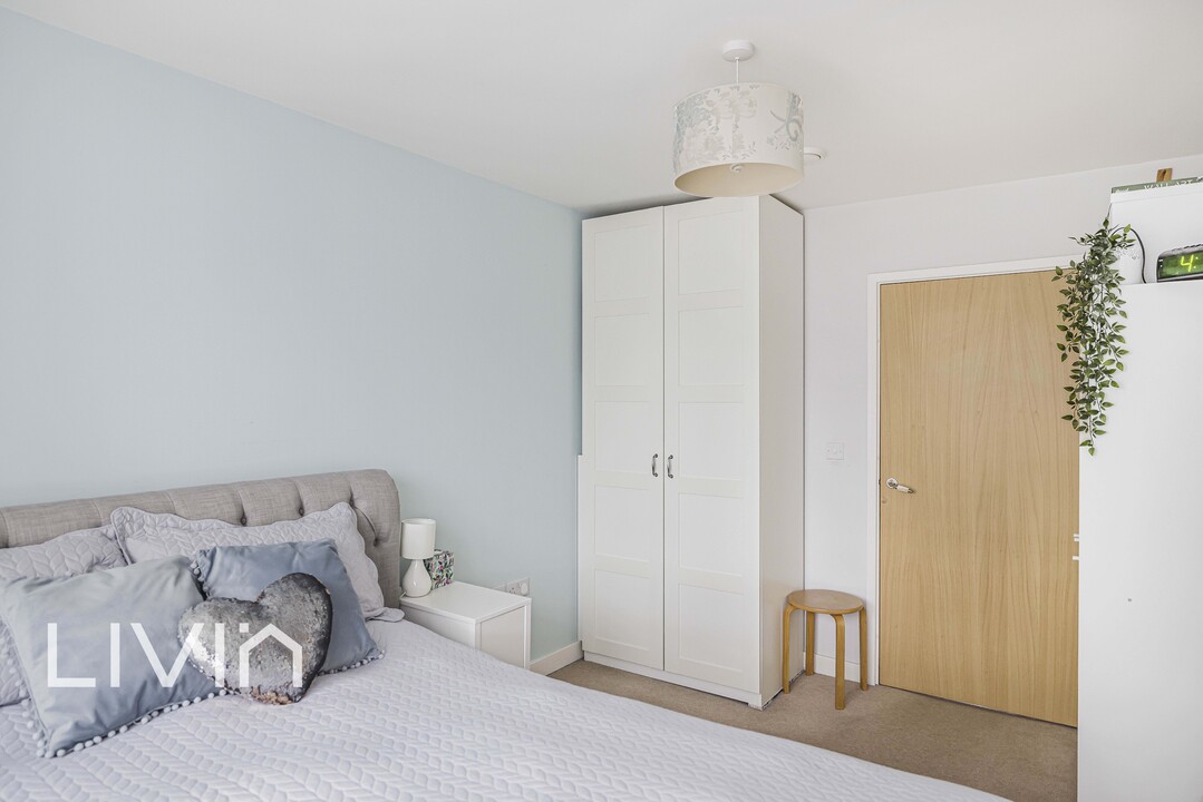 2 bed apartment to rent in Hogarth Crescent, Croydon 6