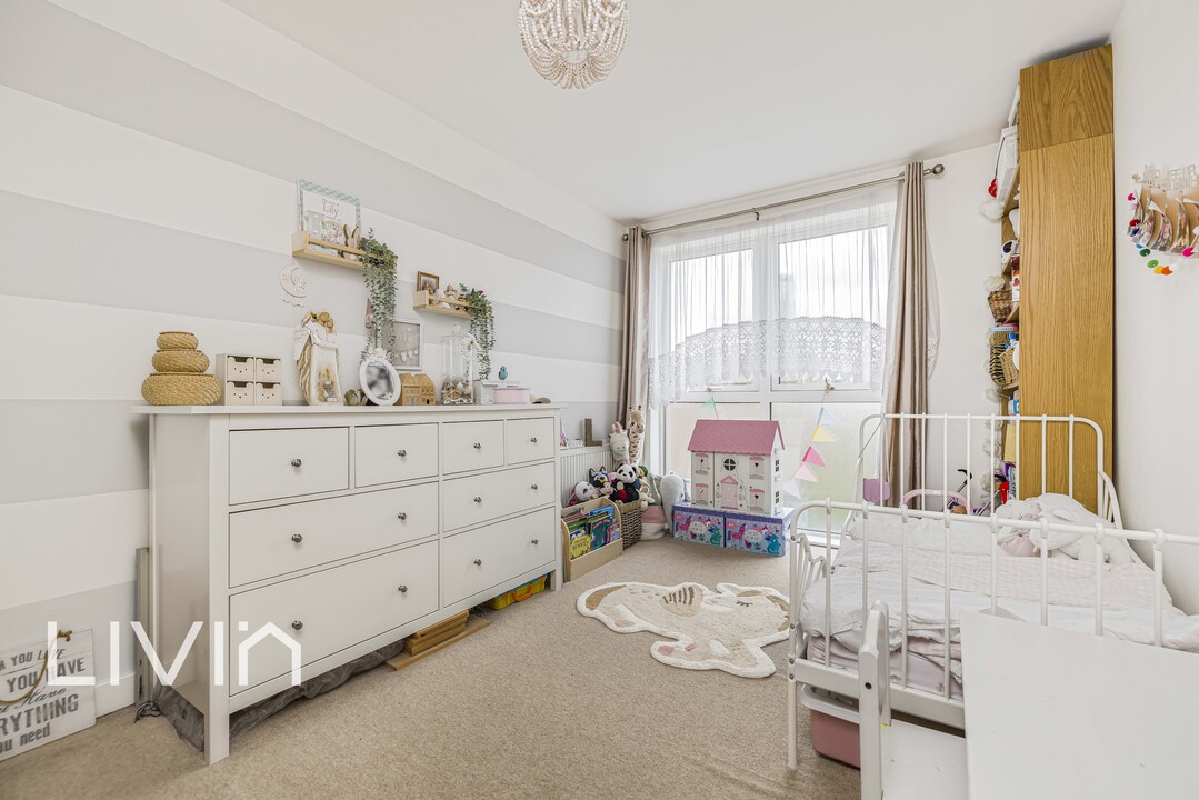 2 bed apartment to rent in Hogarth Crescent, Croydon 7