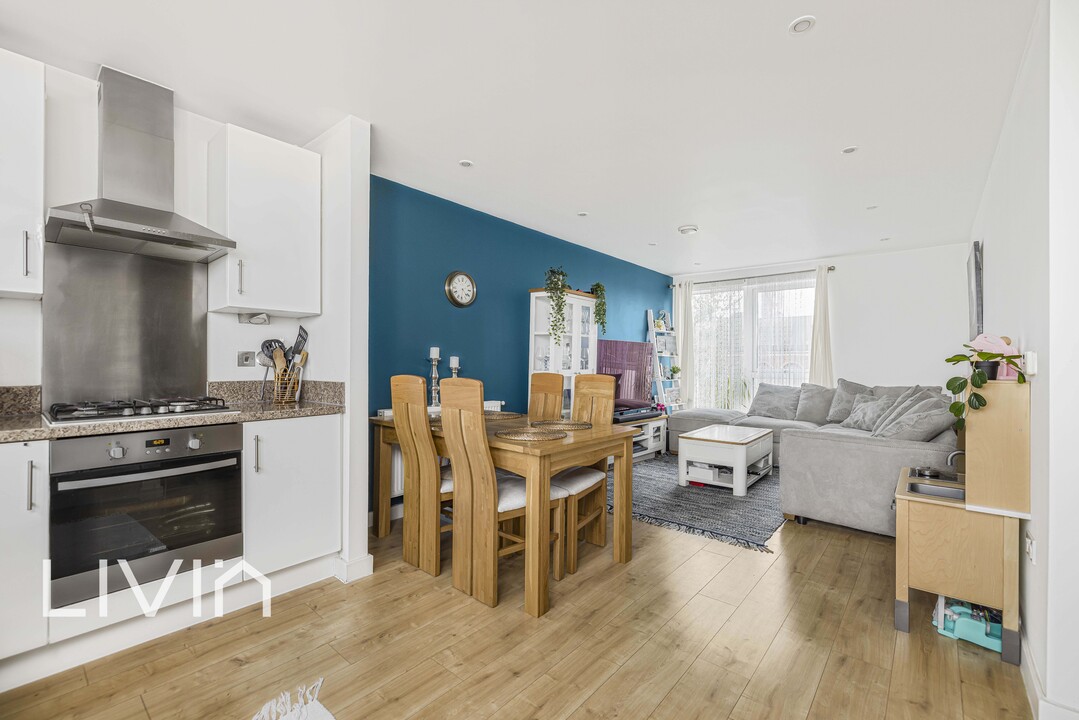 2 bed apartment to rent in Hogarth Crescent, Croydon 1