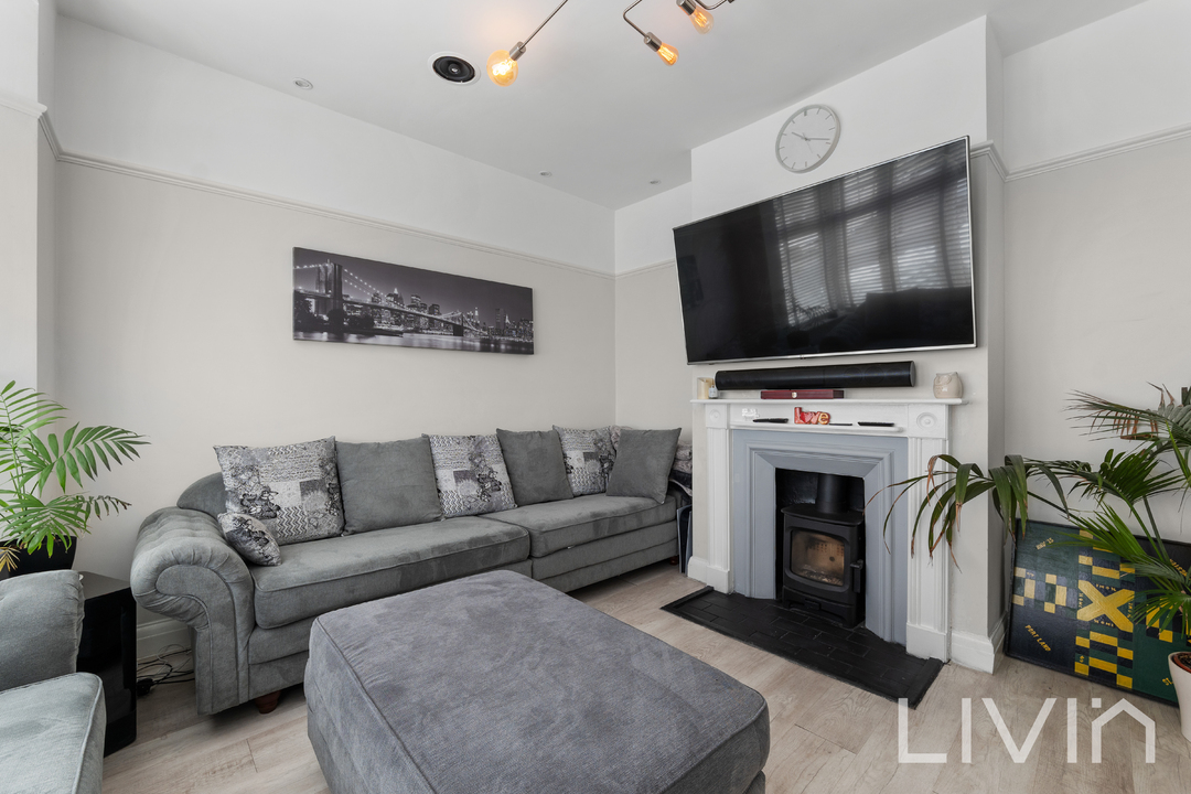 3 bed end of terrace house for sale in Northway Road, Croydon  - Property Image 2