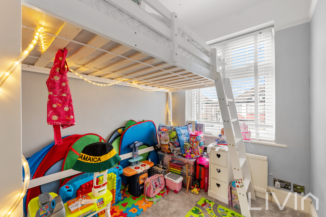 3 bed end of terrace house for sale in Northway Road, Croydon 8