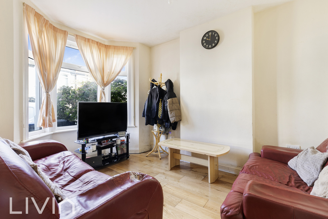 2 bed house for sale in Pemdevon Road, Croydon  - Property Image 2
