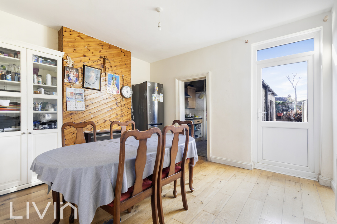 2 bed house for sale in Pemdevon Road, Croydon 3