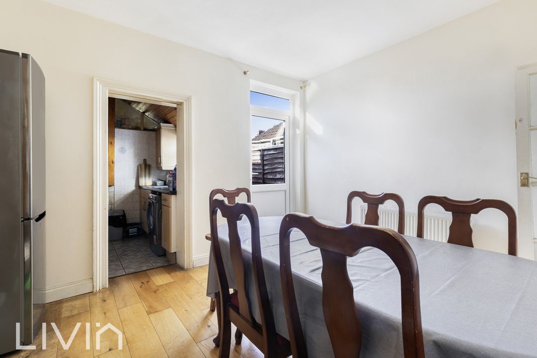 2 bed house for sale in Pemdevon Road, Croydon  - Property Image 5