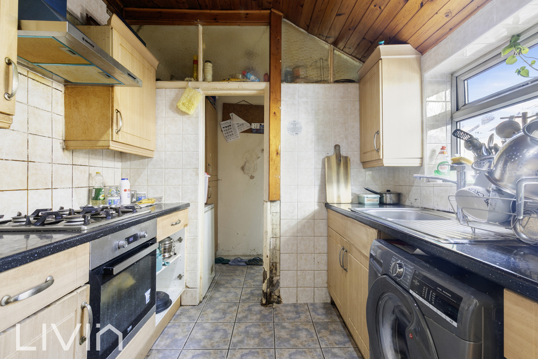 2 bed house for sale in Pemdevon Road, Croydon 5