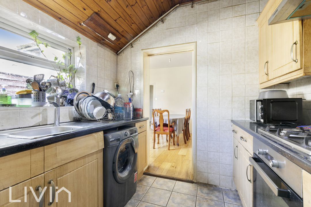 2 bed house for sale in Pemdevon Road, Croydon 6