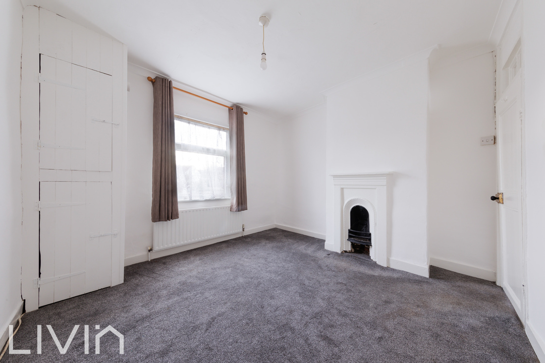 2 bed terraced house to rent in Furze Road, Thornton Heath 9