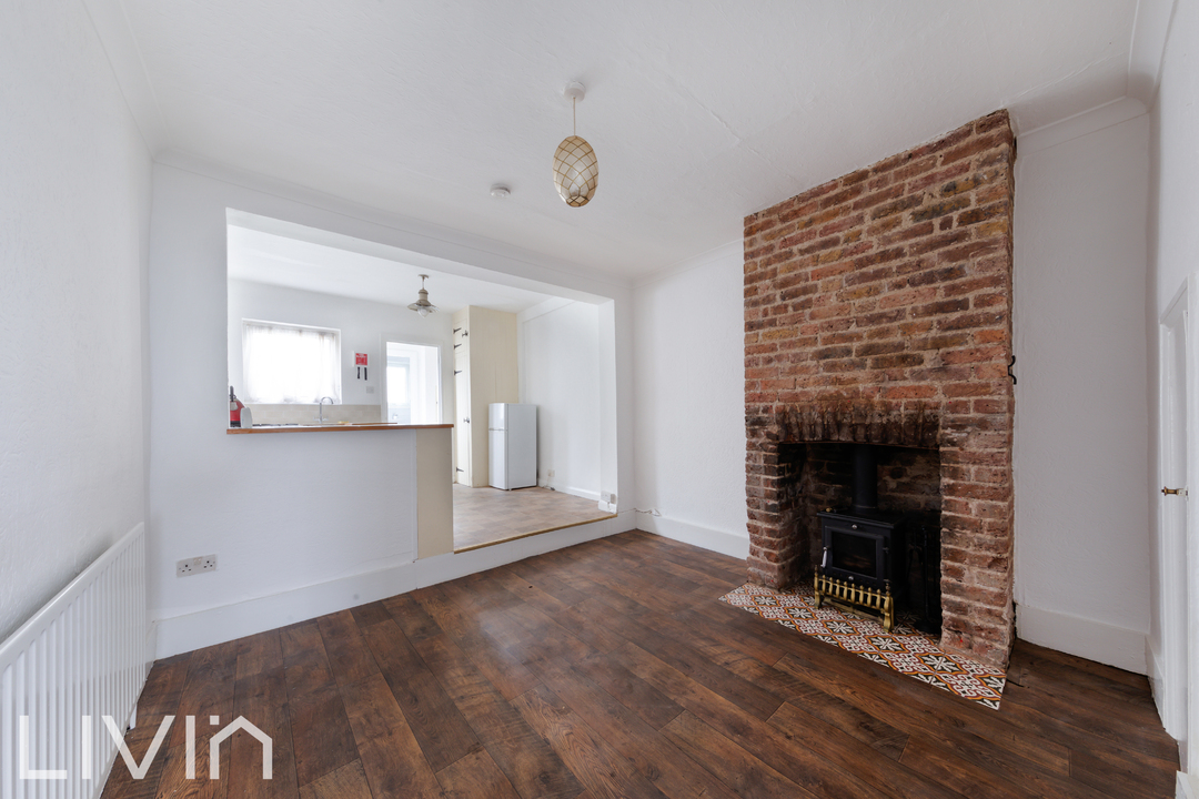 2 bed terraced house to rent in Furze Road, Thornton Heath  - Property Image 5